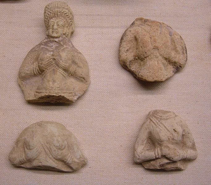 Fragments of clay statues of the goddess Ishtar (ca. 1,000 BCE) Egyptian version of Ishtar, not Hittite. If you are the goddess of love and war, everyone adopts you at some point! These are in the Rosicrucian Egyptian Museum in San Jose, CA. © BrokenSphere / Wikimedia Commons