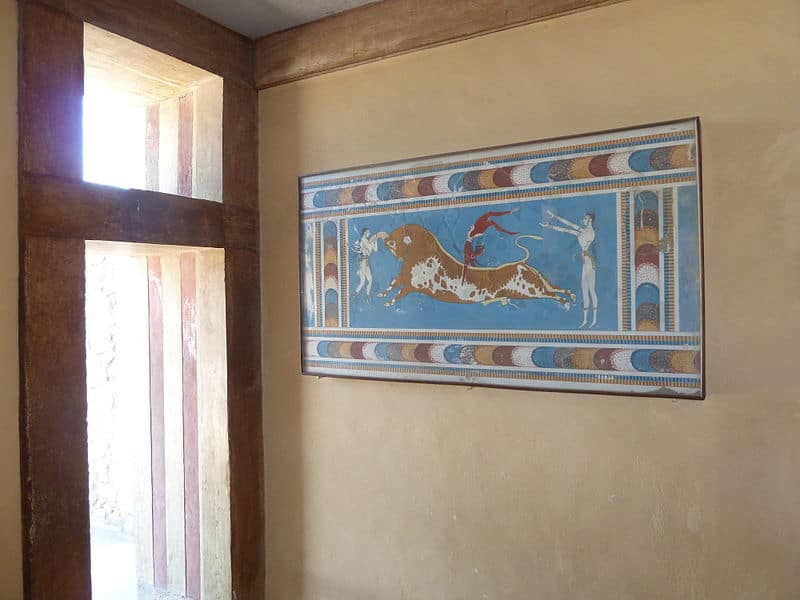image Minoan Bull Leaping Fresco, Herakleion Museum, photo Deror Avi,  Wikimedia Common